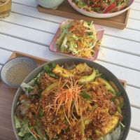 Unsere Hauptgerichte mit Mangosalat at vEATnam in Villach
