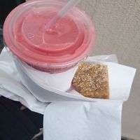 Strawberry milkshake&soft sesame choco cookie at Pow Wow Coffee - Fuggerstraße in Augsburg