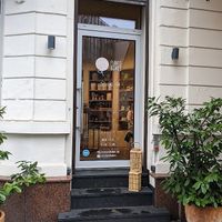 view from the street at Plants & Cakes in Frankfurt