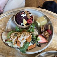 Breakfast platter with carrot lox and cream cheeze bread  at Plants & Cakes in Frankfurt
