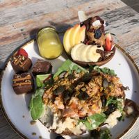 Brekkie plate 😻 10/10 (~18€)  at Plants & Cakes in Frankfurt