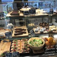 Kuchenauswahl at Plants & Cakes in Frankfurt