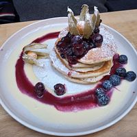 Pannekake med blåbærtøy at FRØ in Tromsoe