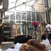 Vegan cinnamon buns and flat white💛 at FRØ in Tromsoe