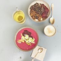 Berry beetroot bowl with fresh apple, chia-berry compote and pears + porridge with two granolas and chia-berry compote + masala chai + herbal tea at ÆNDRÈ in Hamburg