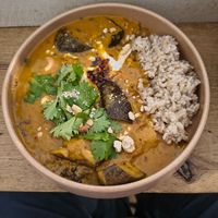 Aubergine Curry with cashew nuts at ÆNDRÈ in Hamburg