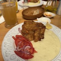 Not Fish (champiñón ostra adobado) con puré y chilena    at Vegan Namaste in La Serena
