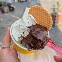 Limón/jengibre/albahaca, nutella y pistacho (al fondo) at Panna e Liquirizia in Rome