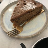 Cake with apples, cinnamon and pecan  at Red Velvet in Padua