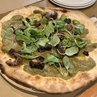 Pizza de crema de espárragos con masa fina  at El Camilo de la Merced in Huelva