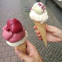 Johannisbeere/Himbeere/Mandel-Marzipan & Mandel-Marzipan at Luicella's - Hüxstraße in Luebeck