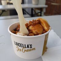 Wunschbecher mit vegan Vanille, schoko und Aprikosen-Mandel mit Pflaumensoße und nusskrokant at Luicella's - Hüxstraße in Luebeck