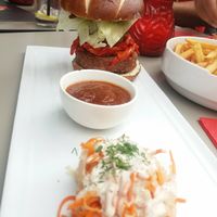 Vegan burger with complementary cole slaw at The Huggy's Bar - Bruxelles 2 in Brussels