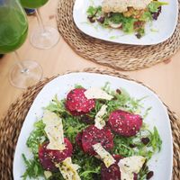 Raw beetroot ravioli and raw sandwich at Makalu Veggie in Alicante