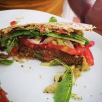 Raw burger at Makalu Veggie in Alicante