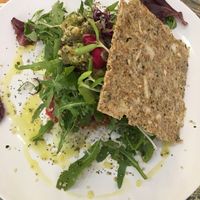 Hamburguesa con ensalada at Makalu Veggie in Alicante