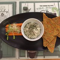 Vegan cheese with carrot crackers at Makalu Veggie in Alicante