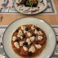 Burger and pizza at Makalu Veggie in Alicante