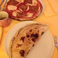 pizza anf calzone at alGrandeCerchio in Milan