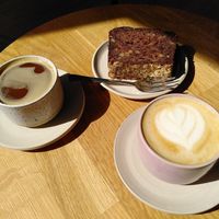 Bananenbrot, Cappuccino und Americano at Timm's Café in Darmstadt