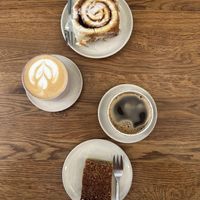 Vegan pecannut & vegan cinnamon roll   at Timm's Café in Darmstadt