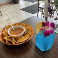 Spirulina lemonade and complementary chips & salsa  at Cien 100% Naturalisimo in Berwyn