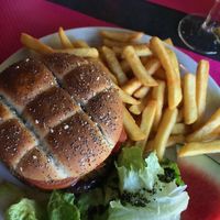 vegan burger at O'Resto in Quinson