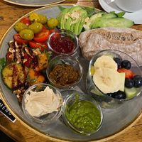 Veganes Frühstück von der Speisekarte   at Miros Cafe in Berlin