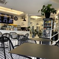 inside at Wild Bowls in Zurich