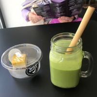 Raw lemon cheesecake (vegan) and Green Gorilla smoothie at Wild Bowls in Zurich