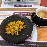 Tofu scramble and coffee with oat milk at Gut Gelaunt in Bern
