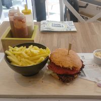 Quinoa burger at Gut Gelaunt in Bern