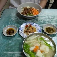 Miso noodles, spicy sesame noodles, braised tofu at Lái Xīn SùShí 來欣素食手工水餃 in Taipei