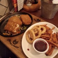 Sizzling platter with tofu fish, sweet potato and onion rings at Hungry Horse - Old Rectory in Stockport