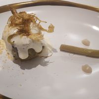 Alcachofa con crema de almendras at Xavier Pellicer in Barcelona
