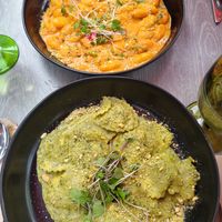 Raviolis pesto et gnocchis sauce rosée at Don Vegan in Quebec