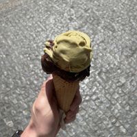 Pistachio and dark chocolate   at Creme de la Creme - Zmrzlinový Salon  in Prague