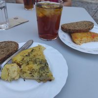 Pinchos de tortillas veganas at La Figa Ta Tia in Burgos