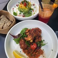 Starter: smoked kale and avocado-mango salad at Vevay Kitchen in Frankfurt