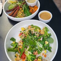 Proteinbowl and ricenudel-mango-bowl at Vevay Kitchen in Frankfurt
