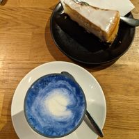 lemon cake and blue spiruluna latte at Vevay Kitchen in Frankfurt