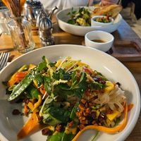 Mango Reisnudel Bowl at Vevay Kitchen in Frankfurt