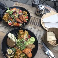 Quinoa salad (top), ginger tea and Vevay bowl (bottom) at Vevay Kitchen in Frankfurt
