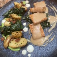 Tofu und Babykartoffelsalat   at Pandora Greenbox in Split