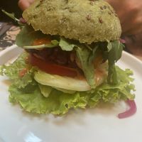 Burger mit Rote-Beete-Patty   at Pandora Greenbox in Split