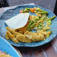 De originele kip curry vegan wrap at De Eetkaamer in Uden