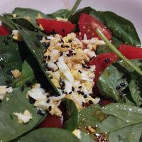 Ensalada de espinacas huevo y tomate at El Parral in Vitoria Gasteiz