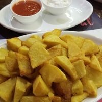Patatas con ketchup casero y alioli at El Parral in Vitoria Gasteiz