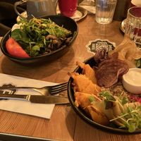vegetarian breakfast bowl (left) and vegan quinoa bowl (right) at ERICH in Vienna