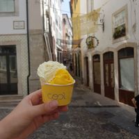 Grande manga-coco + chocolate branco maracuja (non vegan) at Gelataria COSI in Coimbra